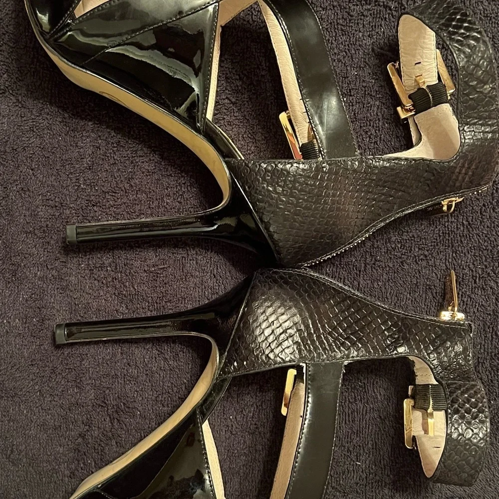 Michael Kors Tamara Women's Black Patent Leather Open Toe Heels Shoes, size 9.5